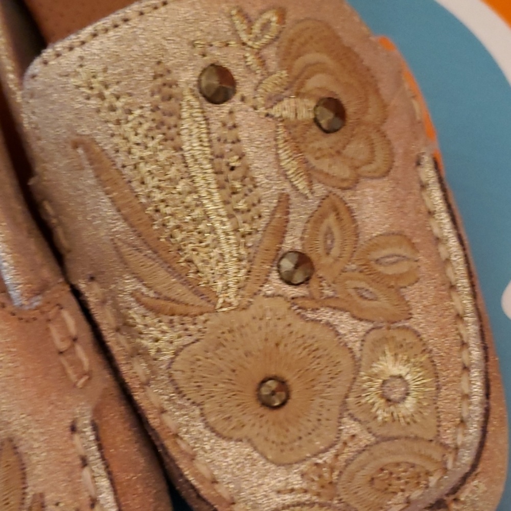BareTraps Otella Slip Ons - Picture 6 of 7